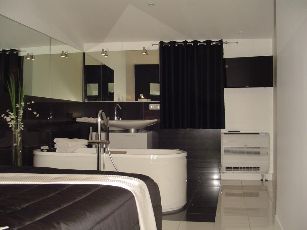 La Cabane De Pepe Emilien Bed & Breakfast Chomerac Room photo